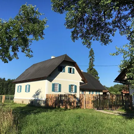 Kellerstoeckl-am-veganen-bio-lebenshof-nur-fuer-hundefreunde-empfohlen