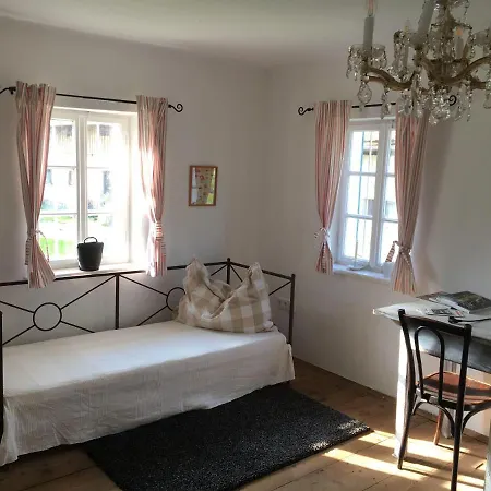 Kellerstoeckl-am-veganen-bio-lebenshof-nur-fuer-hundefreunde-empfohlen 別荘