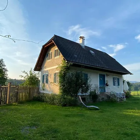 Kellerstoeckl-am-veganen-bio-lebenshof-nur-fuer-hundefreunde-empfohlen 別荘