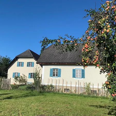 Kellerstoeckl-am-veganen-bio-lebenshof-nur-fuer-hundefreunde-empfohlen *