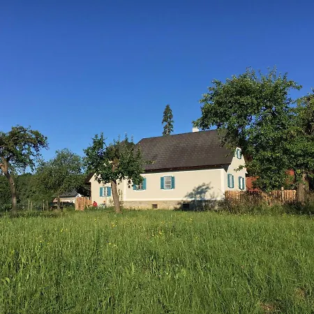 Kellerstoeckl-am-veganen-bio-lebenshof-nur-fuer-hundefreunde-empfohlen Holiday home *