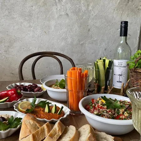 Kellerstoeckl-am-veganen-bio-lebenshof-nur-fuer-hundefreunde-empfohlen *