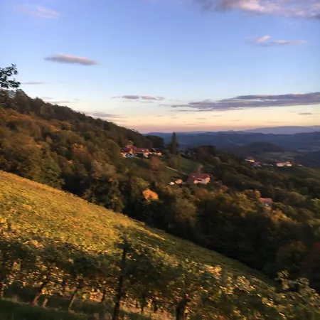 Kellerstoeckl-am-veganen-bio-lebenshof-nur-fuer-hundefreunde-empfohlen * Sulb