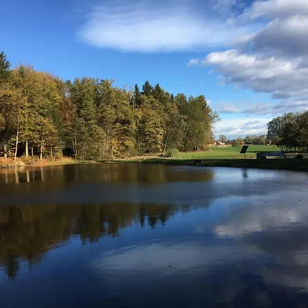 Kellerstoeckl-am-veganen-bio-lebenshof-nur-fuer-hundefreunde-empfohlen *